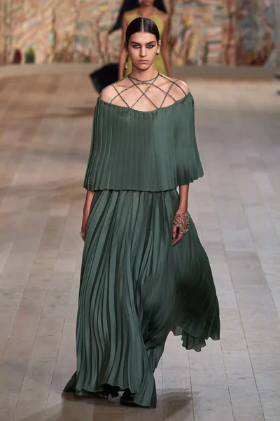 Look 64